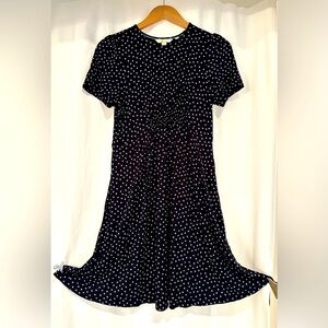 Polka Dot Dress Boden Size 6 R like new
Ruched bust area A line polka dot